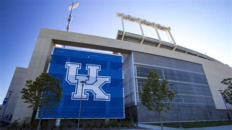 university of kentucky advancement.